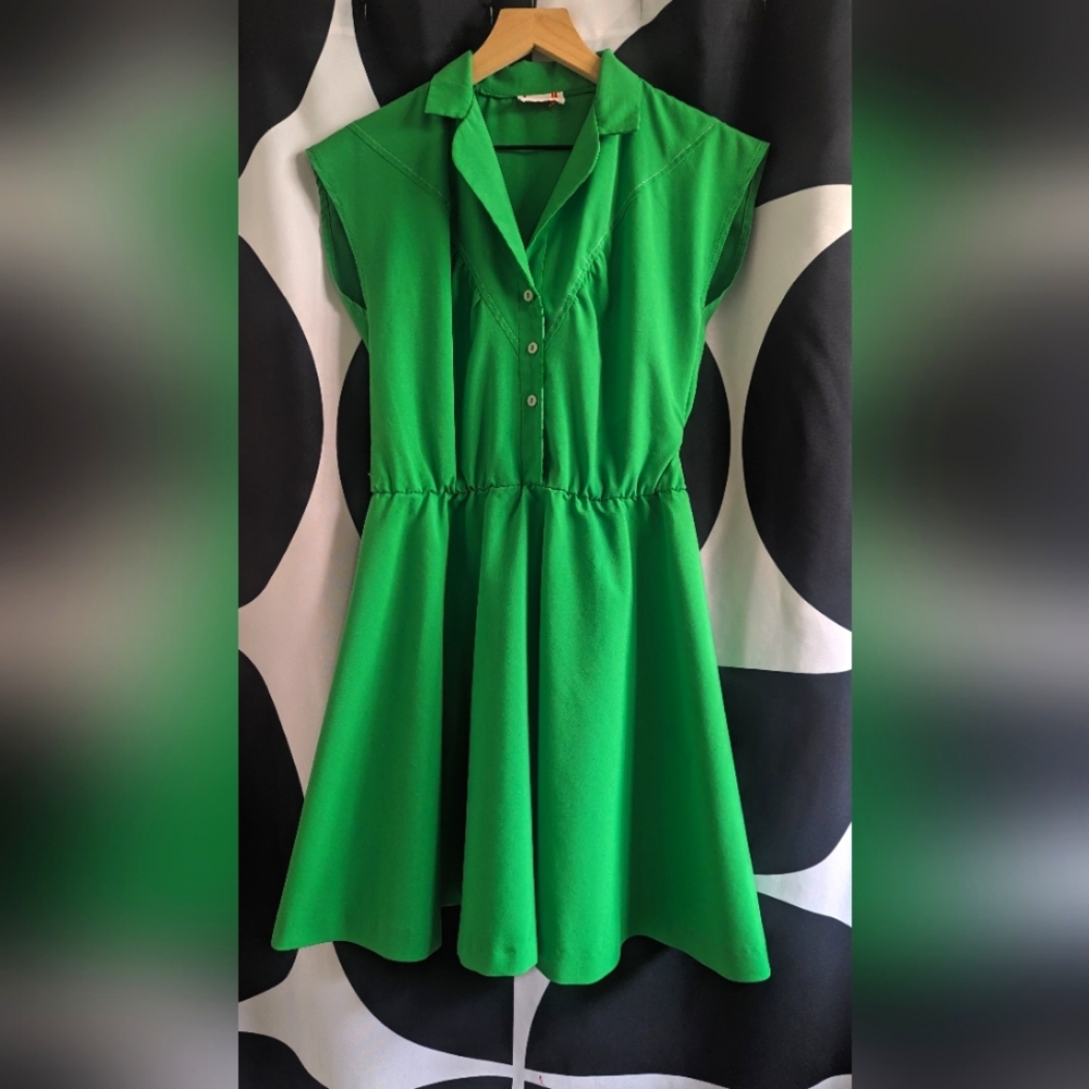 Green Sleeveless Collared Fit-and-Flare Dress